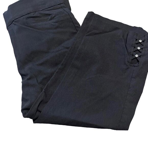 89th & Madison Pants Black Cris Cross Design Capri- Medium - Picture 4 of 8